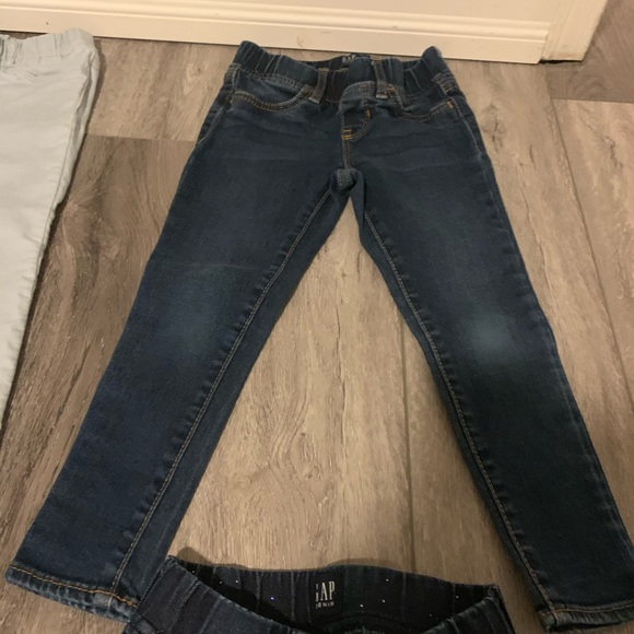 Gap kids 4 pairs of 5T jeans and Jeggings - Picture 5 of 6